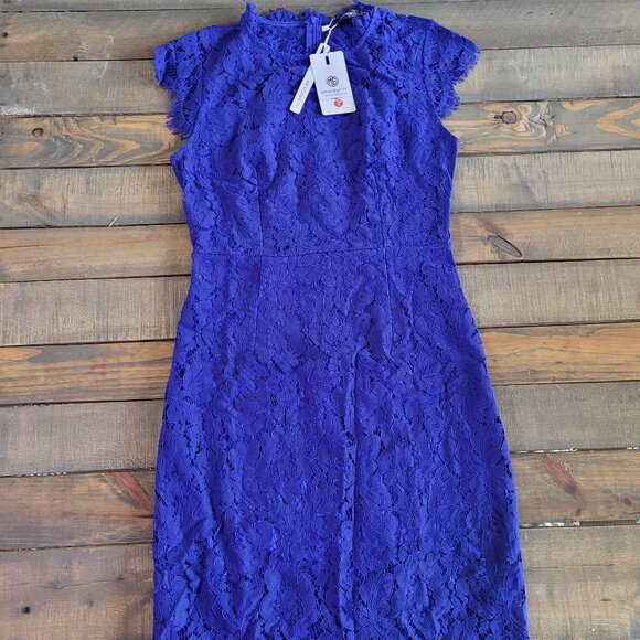 Women's Sleeveless Lace Floral Elegant Cocktail Dress - Picture 2 of 3